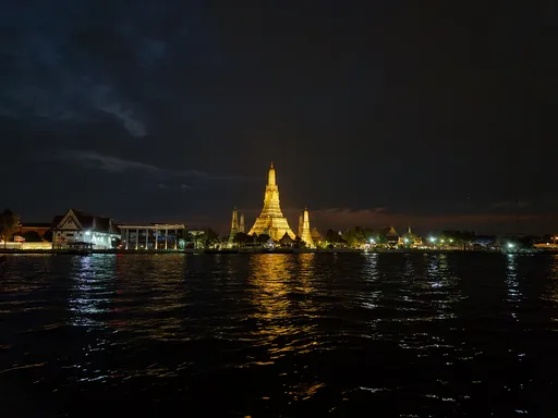 Wat Arun auringonlaskun jälkeen