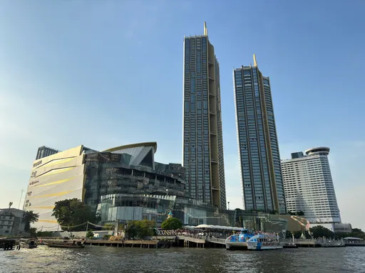 Iconsiam paatista kuvattuna